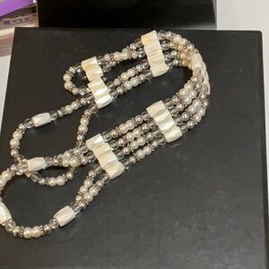 Elegant Pearl and Crystal Necklace